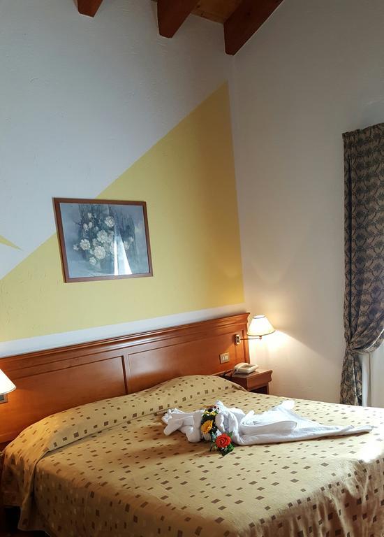 Hotel Castello Монжове Екстер'єр фото