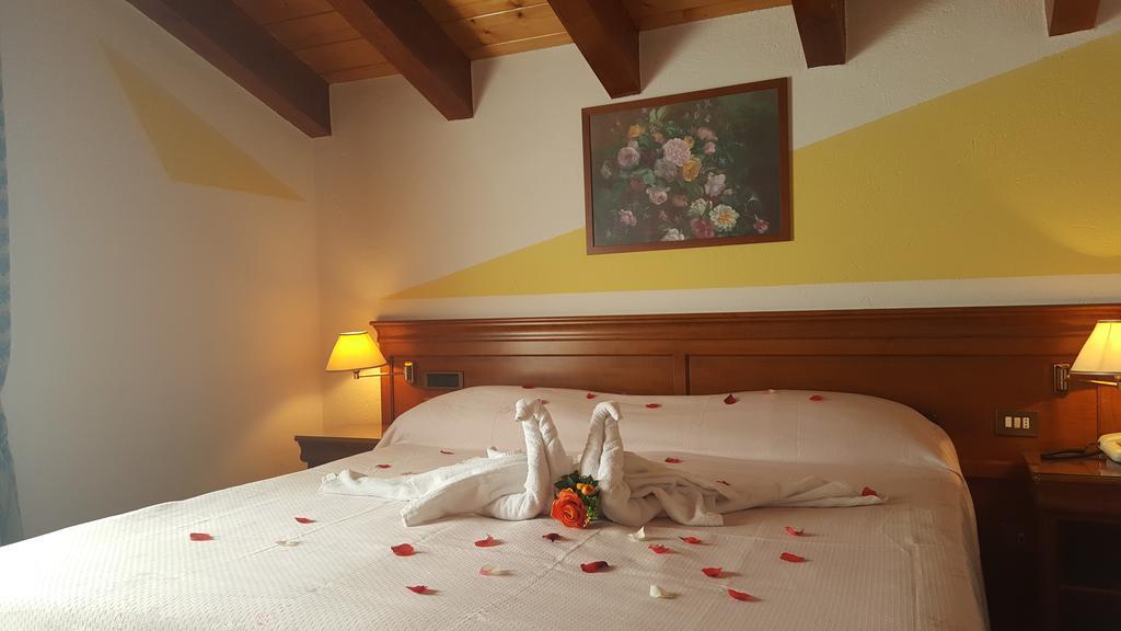 Hotel Castello Монжове Екстер'єр фото